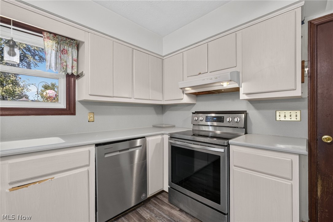 11021 William Penn Avenue NE Hartville OH 44632