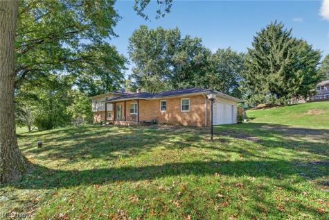 11021 William Penn Avenue NE Hartville OH 44632