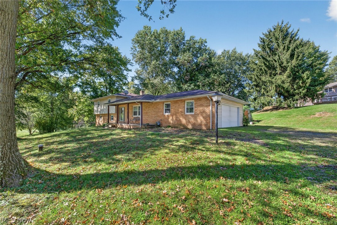 11021 William Penn Avenue NE Hartville OH 44632