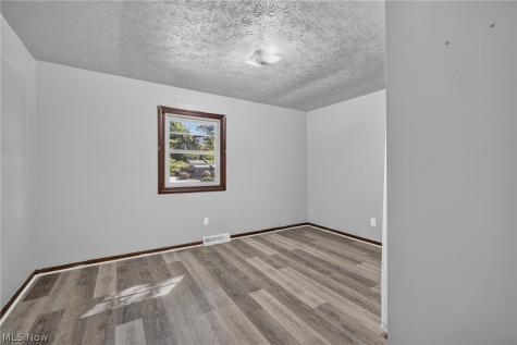 11021 William Penn Avenue NE Hartville OH 44632