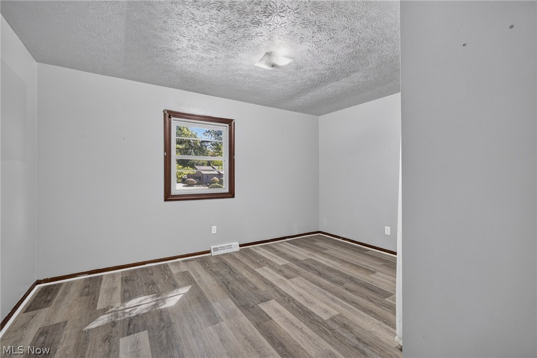 11021 William Penn Avenue NE Hartville OH 44632