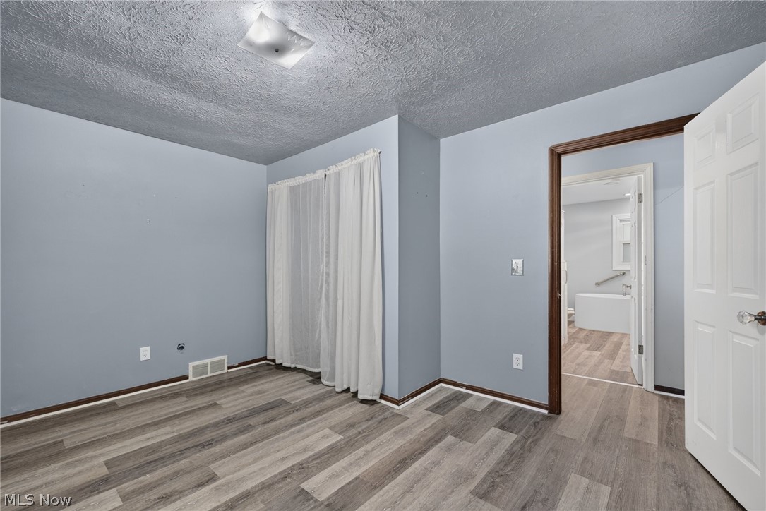 11021 William Penn Avenue NE Hartville OH 44632