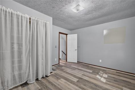 11021 William Penn Avenue NE Hartville OH 44632