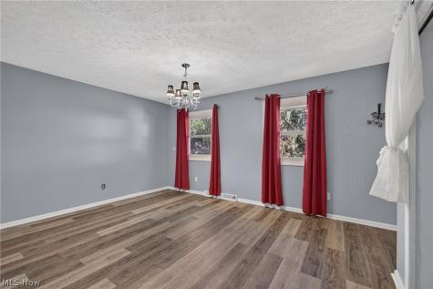 11021 William Penn Avenue NE Hartville OH 44632