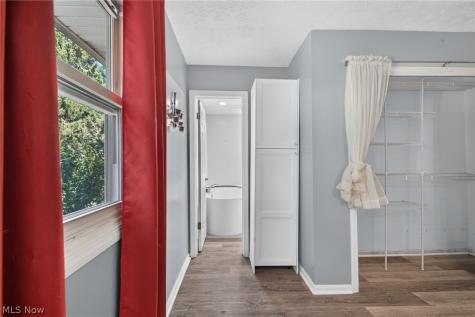 11021 William Penn Avenue NE Hartville OH 44632
