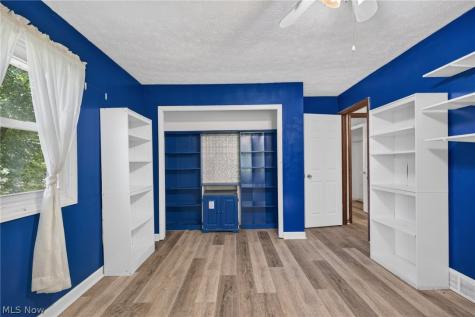 11021 William Penn Avenue NE Hartville OH 44632