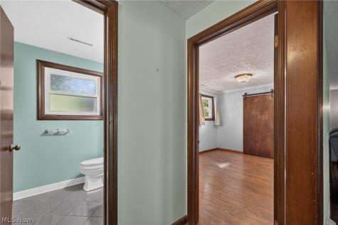11021 William Penn Avenue NE Hartville OH 44632