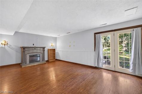 11021 William Penn Avenue NE Hartville OH 44632
