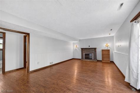 11021 William Penn Avenue NE Hartville OH 44632