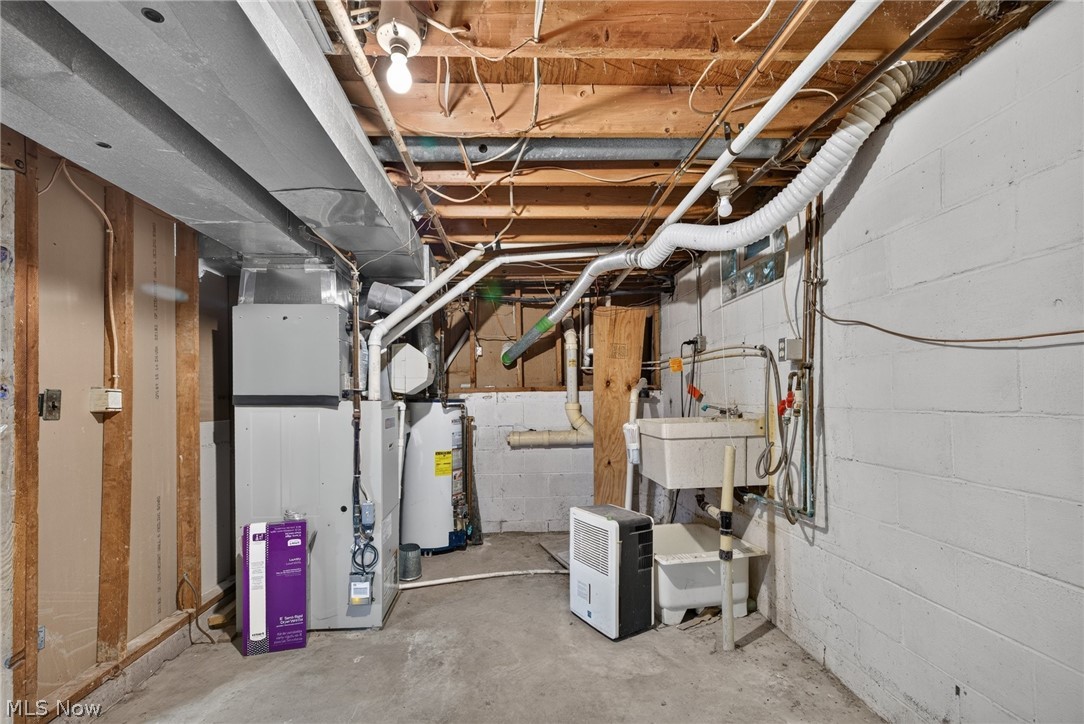 11021 William Penn Avenue NE Hartville OH 44632