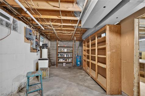 11021 William Penn Avenue NE Hartville OH 44632