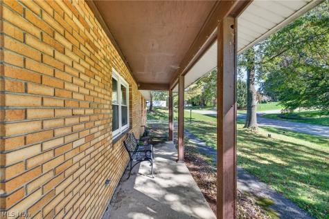 11021 William Penn Avenue NE Hartville OH 44632