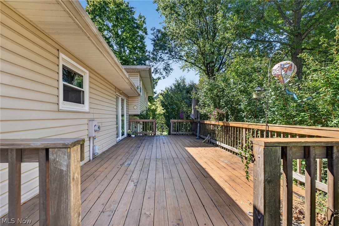 11021 William Penn Avenue NE Hartville OH 44632