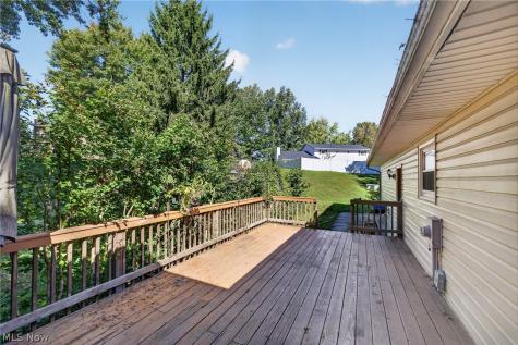11021 William Penn Avenue NE Hartville OH 44632