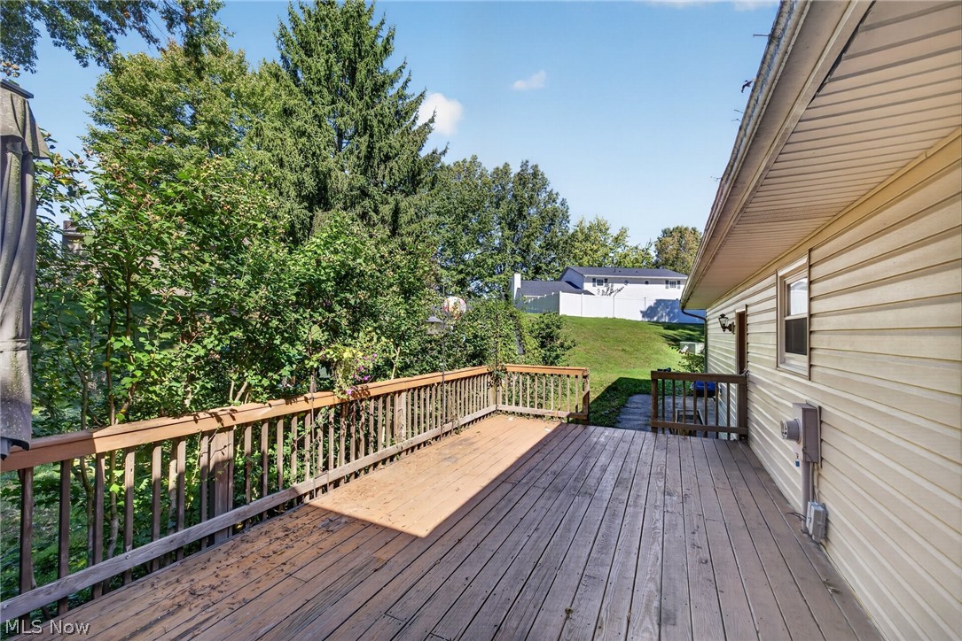11021 William Penn Avenue NE Hartville OH 44632