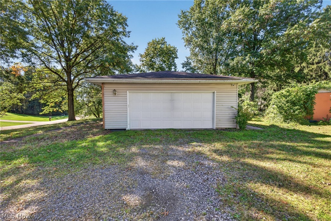 11021 William Penn Avenue NE Hartville OH 44632