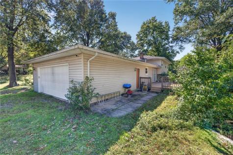 11021 William Penn Avenue NE Hartville OH 44632