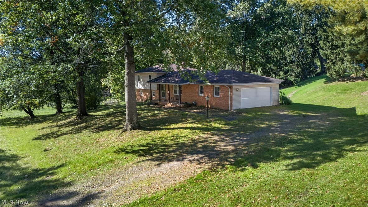 11021 William Penn Avenue NE Hartville OH 44632