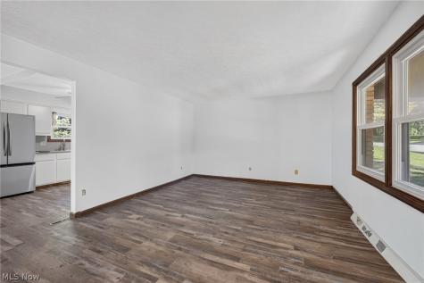 11021 William Penn Avenue NE Hartville OH 44632