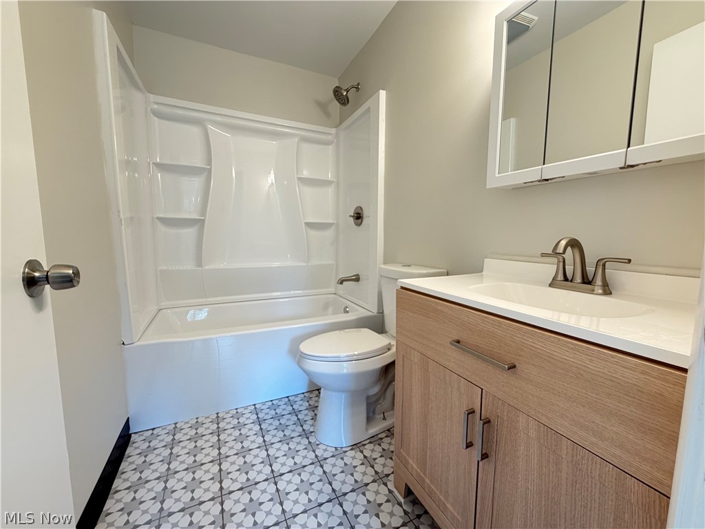 573 Chestnut Street Newcomerstown OH 43832