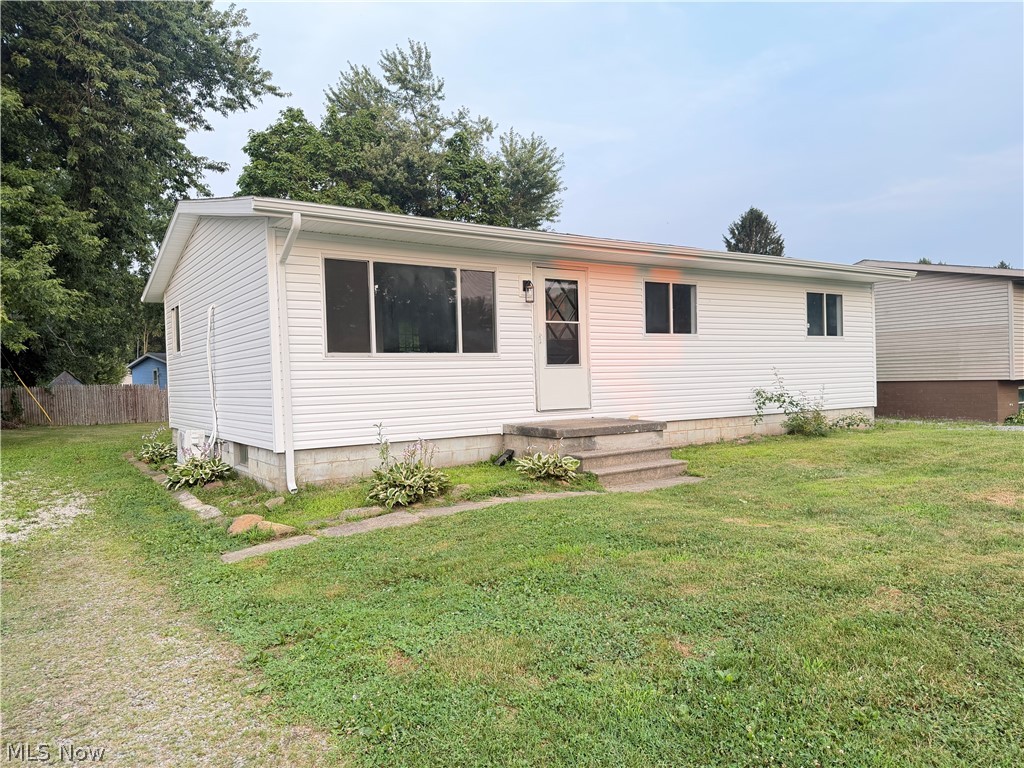 573 Chestnut Street Newcomerstown OH 43832