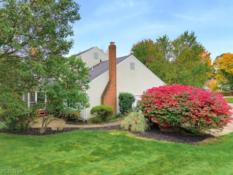 9020 Humberside Avenue NW North Canton OH 44720