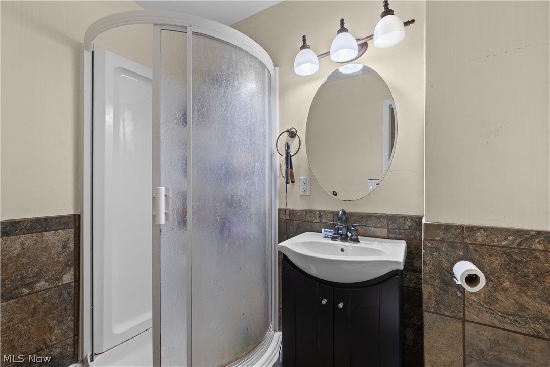 324 Thomas Street Wintersville OH 43953