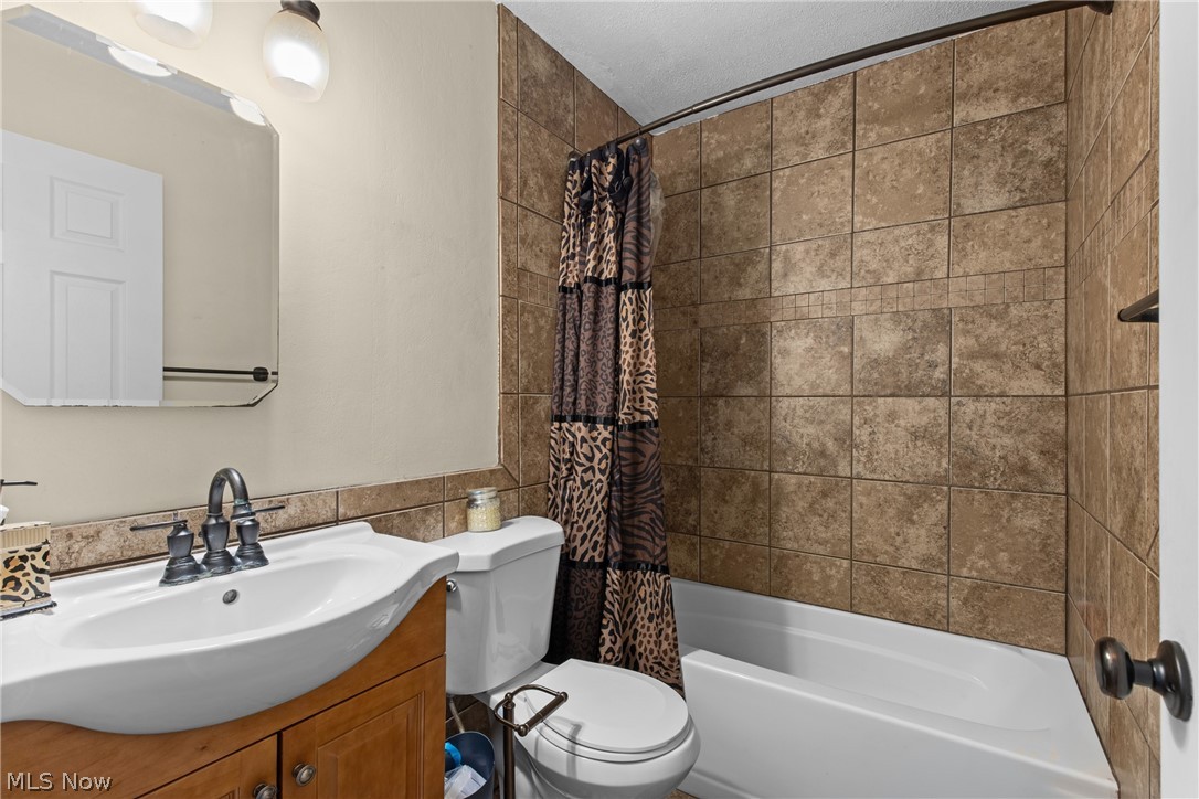 324 Thomas Street Wintersville OH 43953