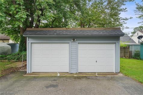 22434 Seabrooke Avenue Euclid OH 44123
