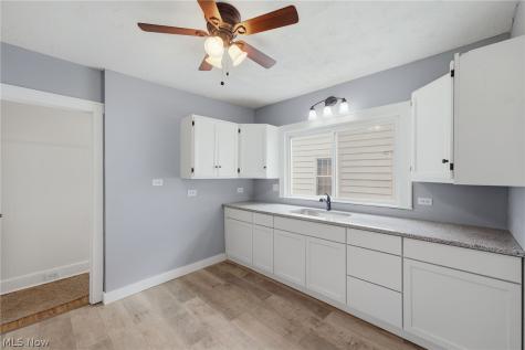 22434 Seabrooke Avenue Euclid OH 44123