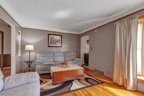 14903 Tabor Avenue Maple Heights OH 44137