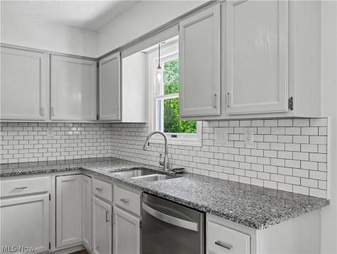 408 Abbyshire Road Akron OH 44319