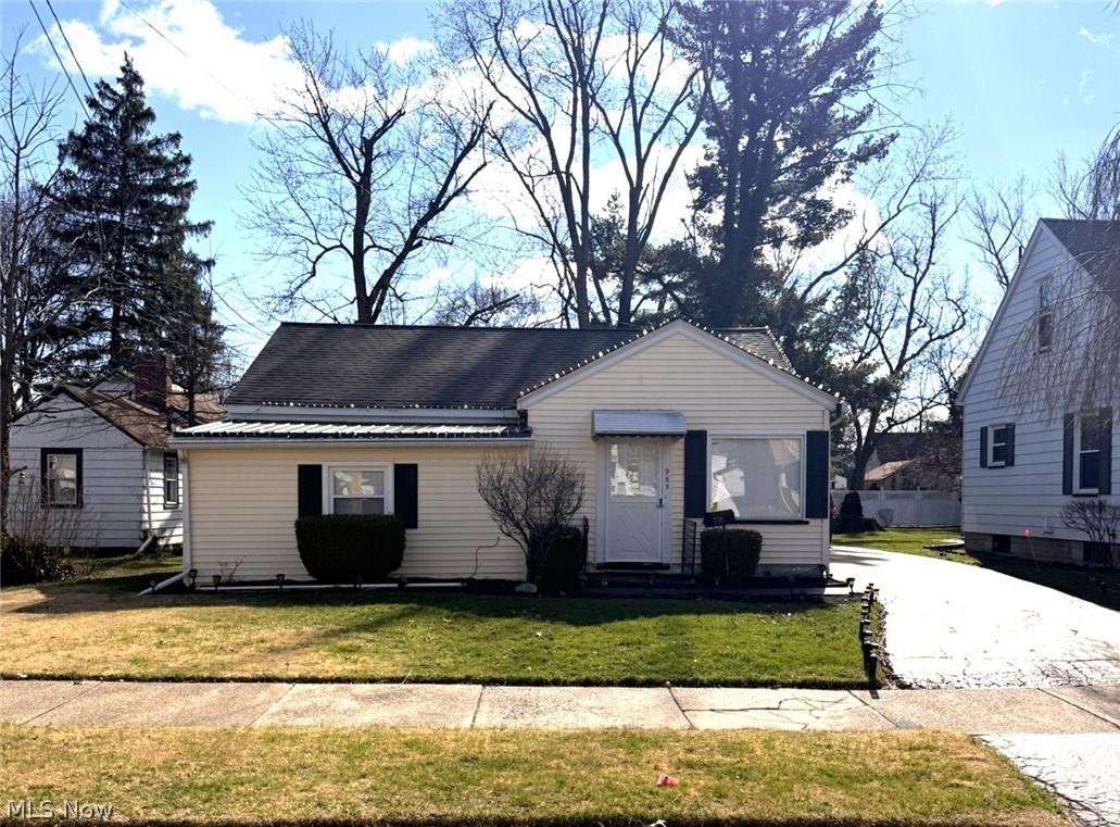 965 Adelaide Avenue SE Warren OH 44484