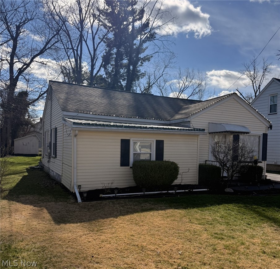 965 Adelaide Avenue SE Warren OH 44484