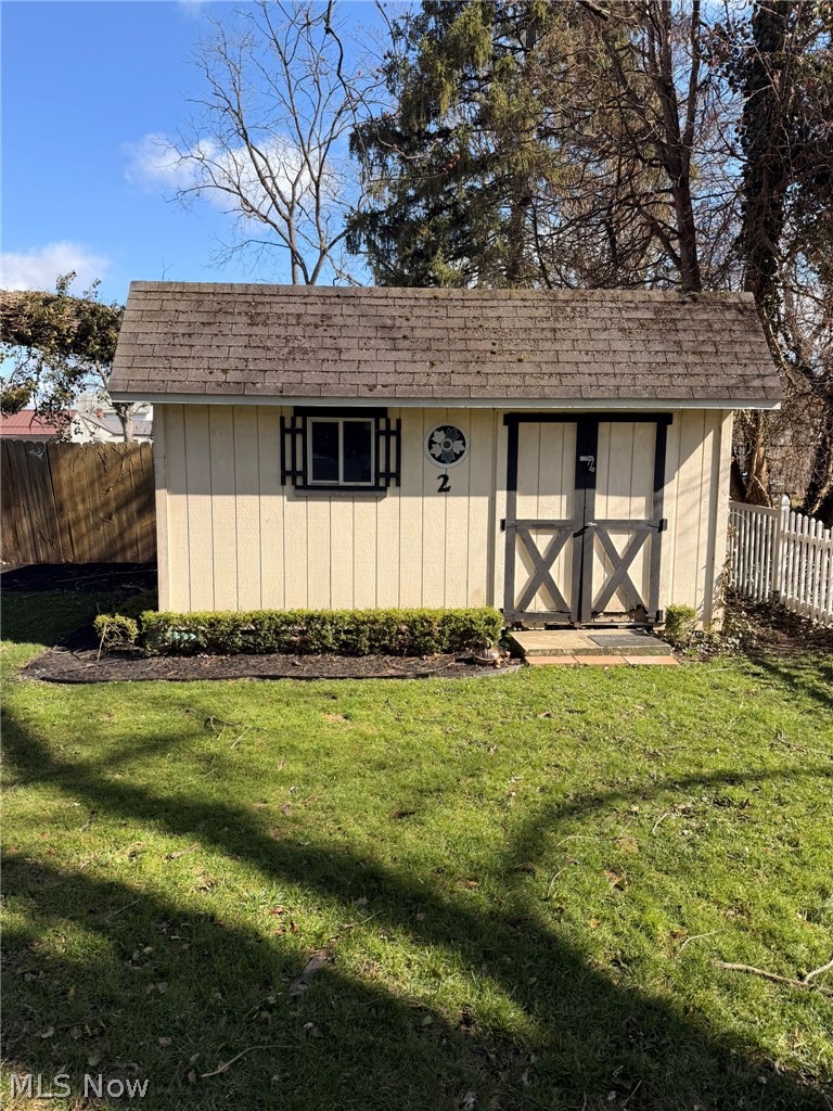 965 Adelaide Avenue SE Warren OH 44484
