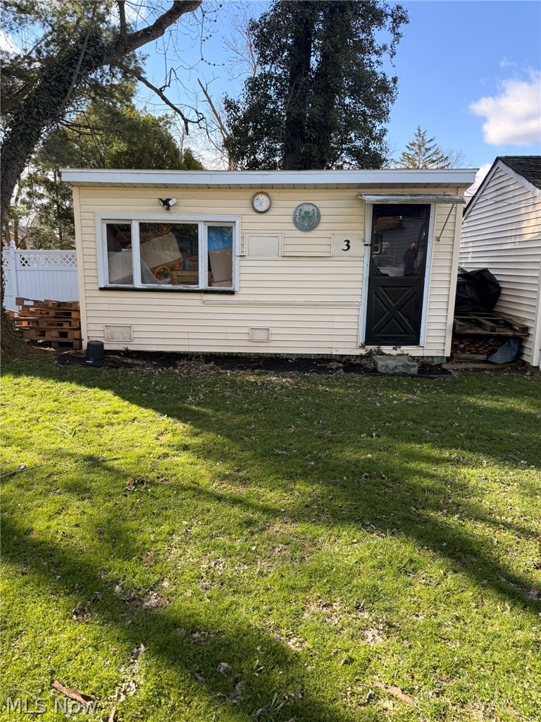 965 Adelaide Avenue SE Warren OH 44484