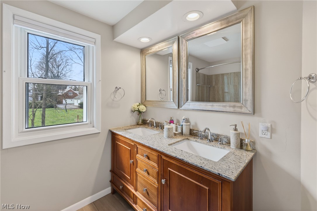 1044 Linden Lane Lyndhurst OH 44124