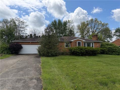 3858 Easton Street NE Canton OH 44721