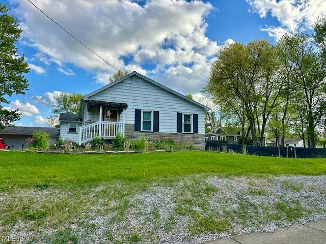 208 W Marshall Road Mcdonald OH 44437