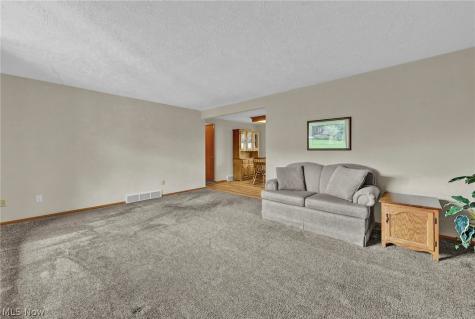 5637 Griffith Avenue NW North Canton OH 44720