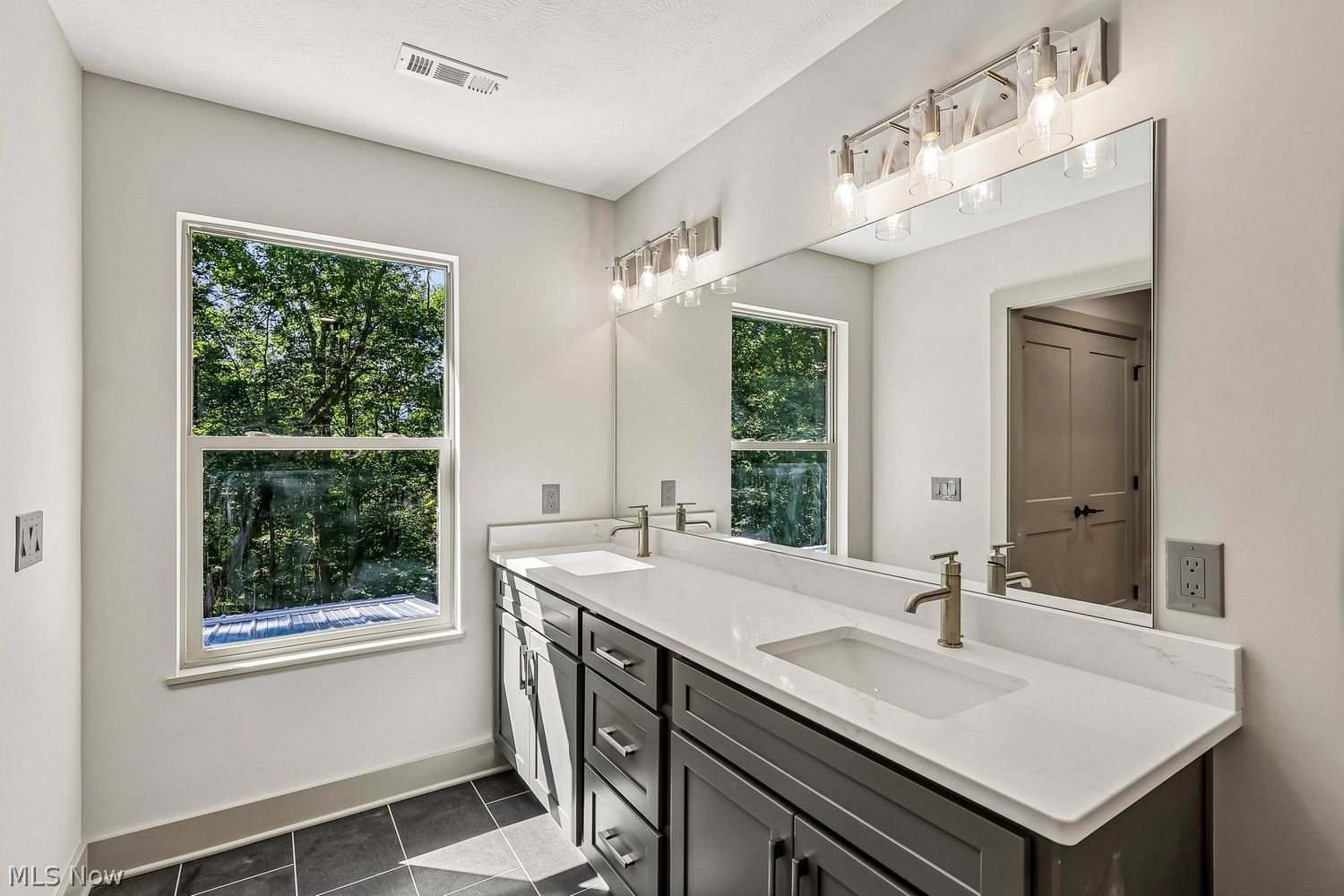 1 Huron Trail Malvern OH 44644