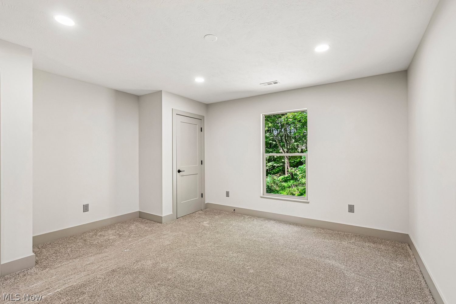 1 Huron Trail Malvern OH 44644
