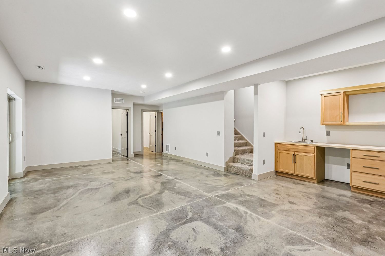 1 Huron Trail Malvern OH 44644