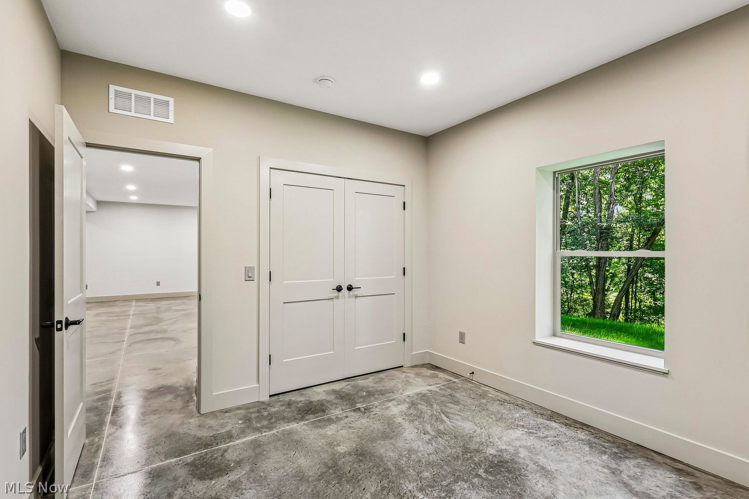 1 Huron Trail Malvern OH 44644