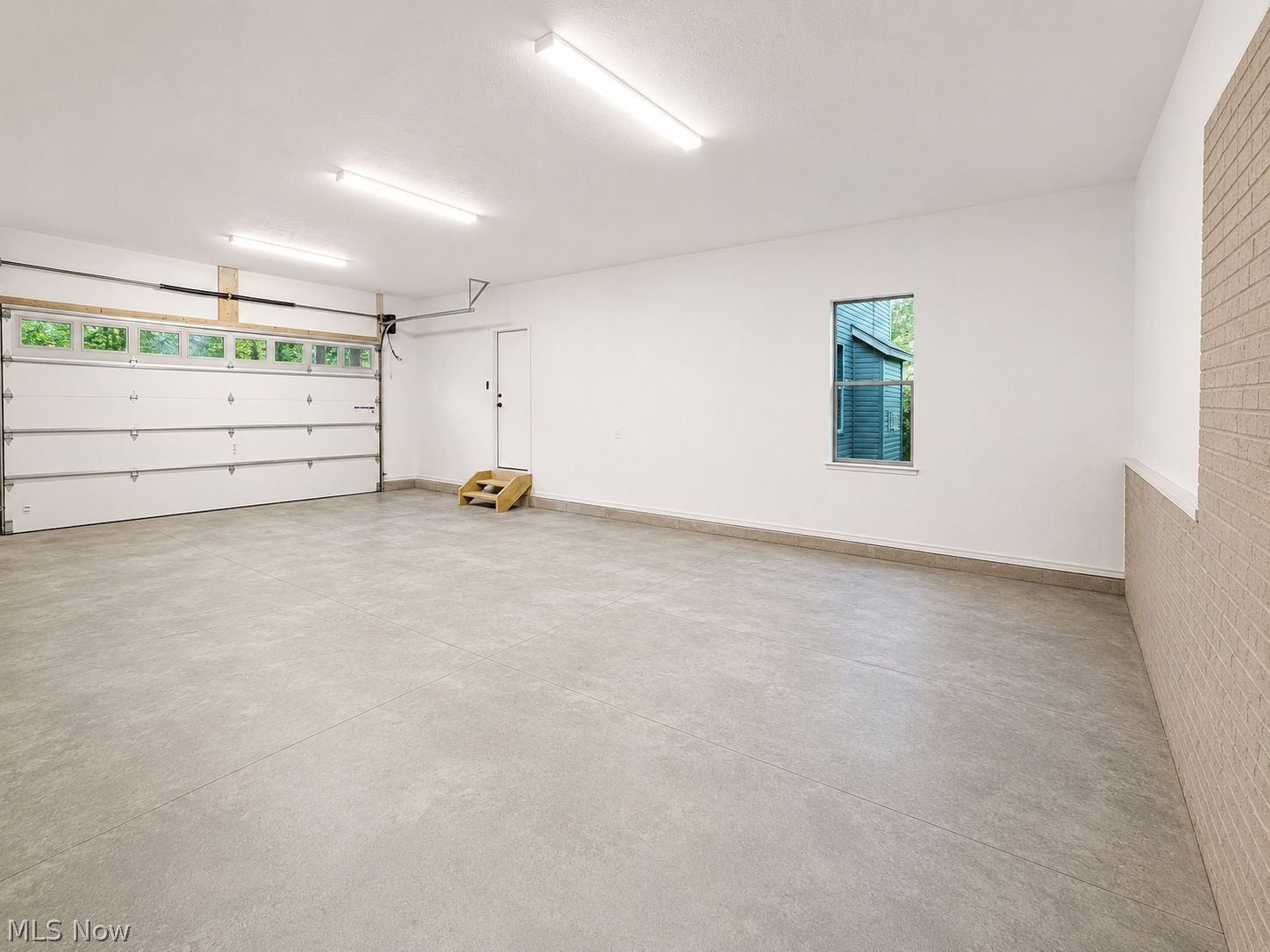 1 Huron Trail Malvern OH 44644