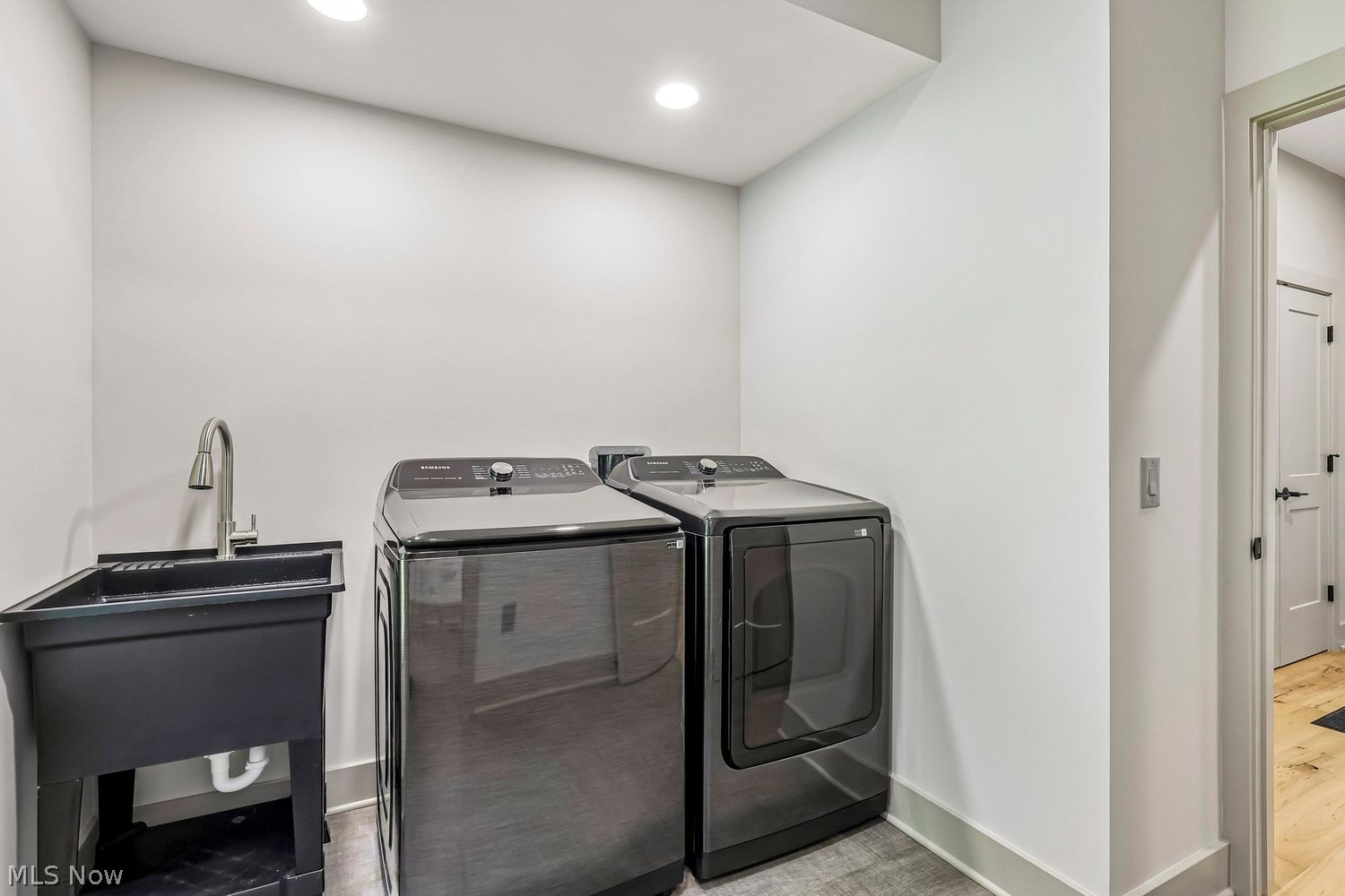 1 Huron Trail Malvern OH 44644