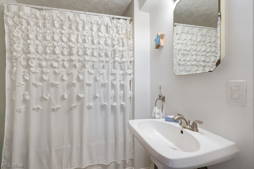 7590 Hickory Road Oakwood Village OH 44146