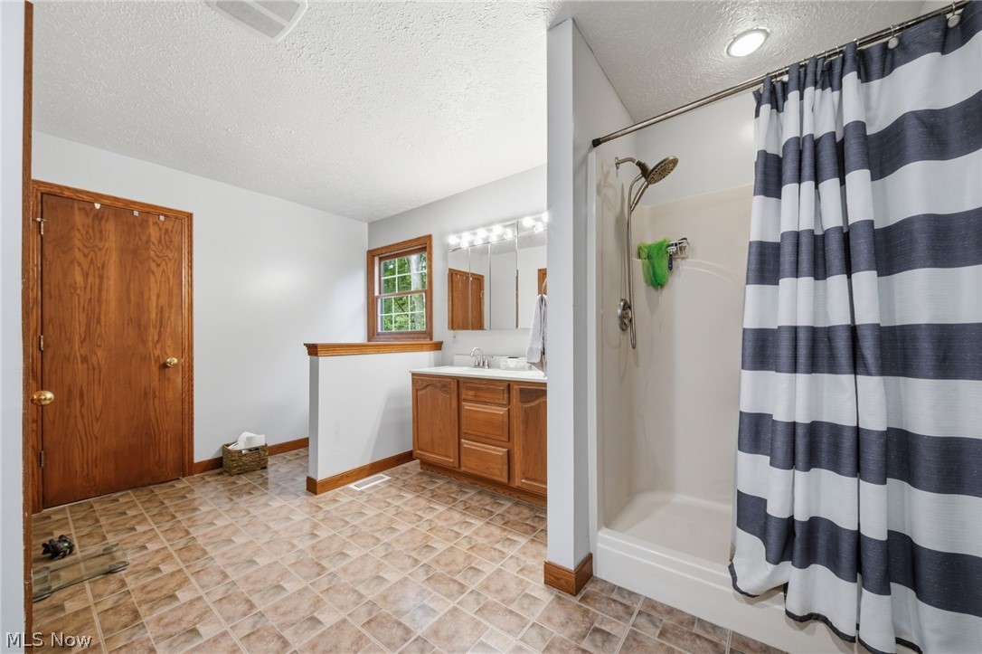 1808 Mini Ranch Trail Geneva OH 44041