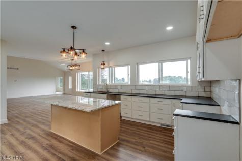 15 Huron Trail Malvern OH 44644