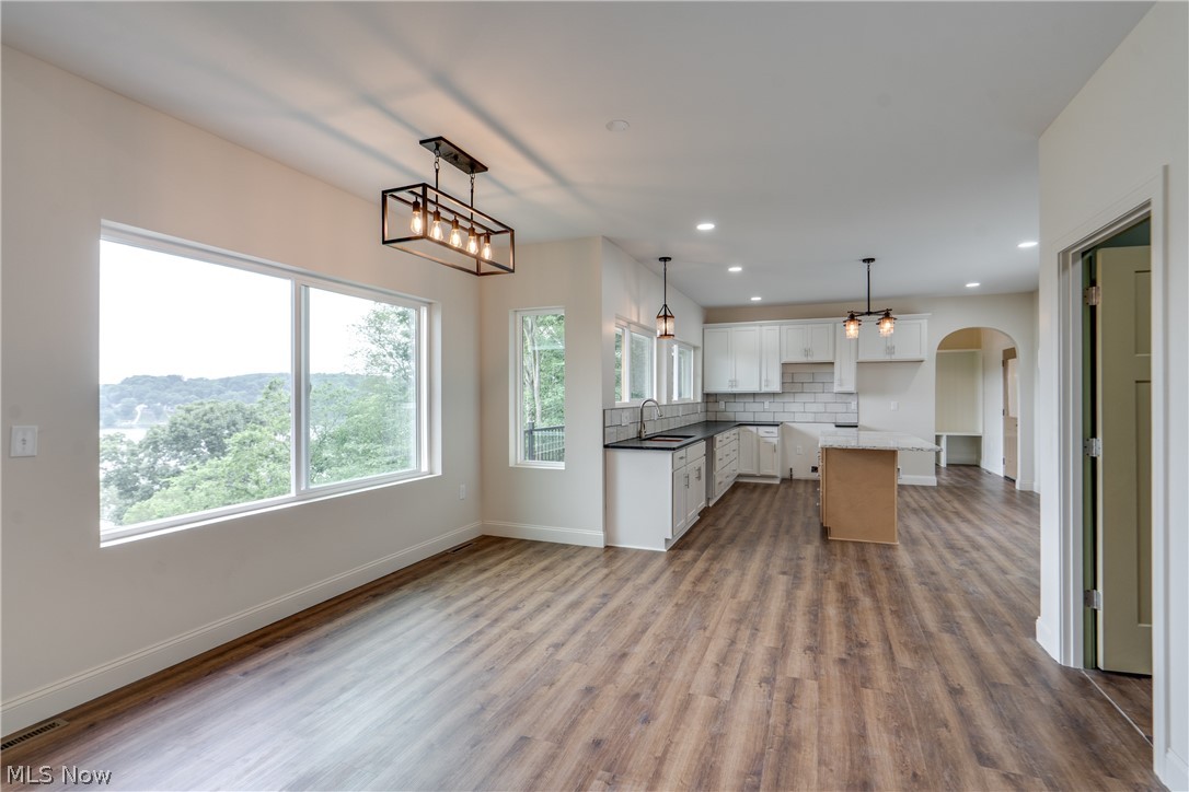 15 Huron Trail Malvern OH 44644